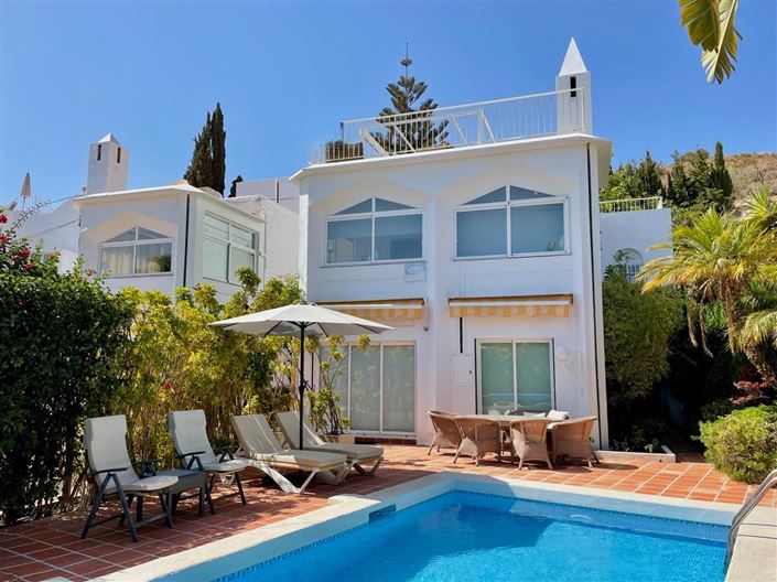 Image No.1-4 Bed Property for sale