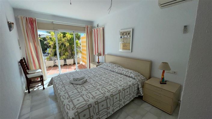 Image No.20-4 Bed Property for sale