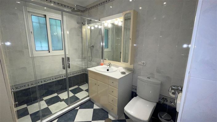 Image No.28-4 Bed Property for sale