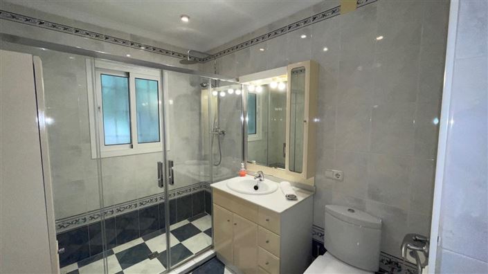 Image No.29-4 Bed Property for sale