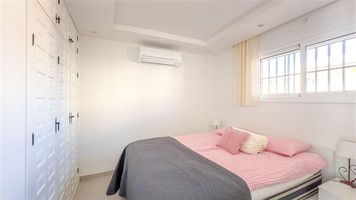 Image No.10-2 Bed Property for sale