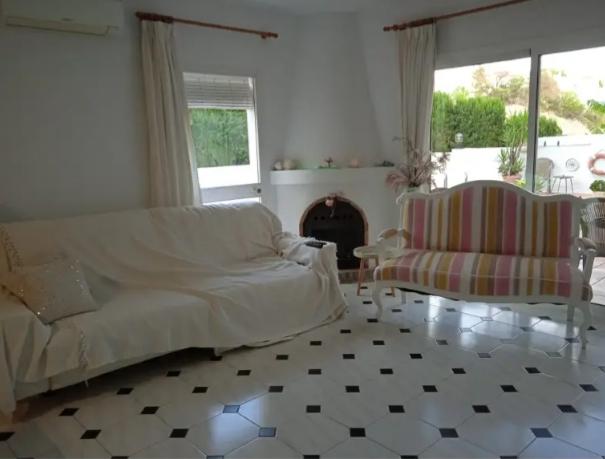 Image No.11-3 Bed Property for sale