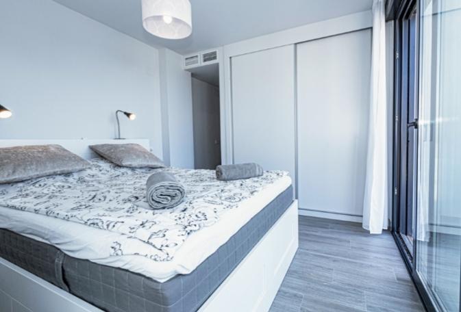 Image No.17-3 Bed Property for sale