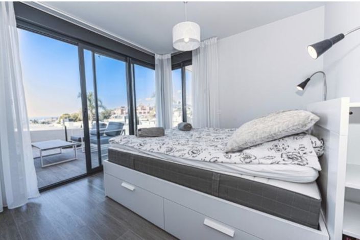 Image No.18-3 Bed Property for sale