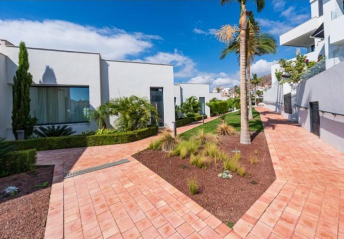 Image No.33-3 Bed Property for sale