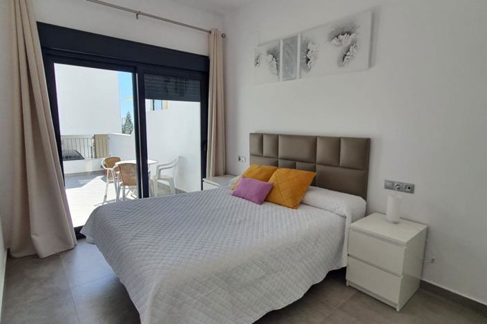 Image No.10-3 Bed Property for sale