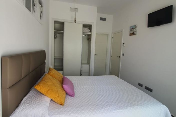 Image No.11-3 Bed Property for sale