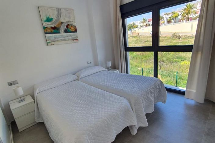 Image No.13-3 Bed Property for sale