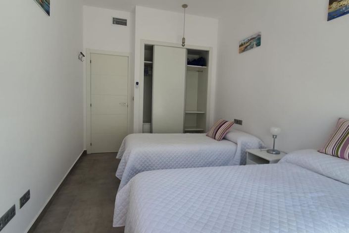 Image No.15-3 Bed Property for sale