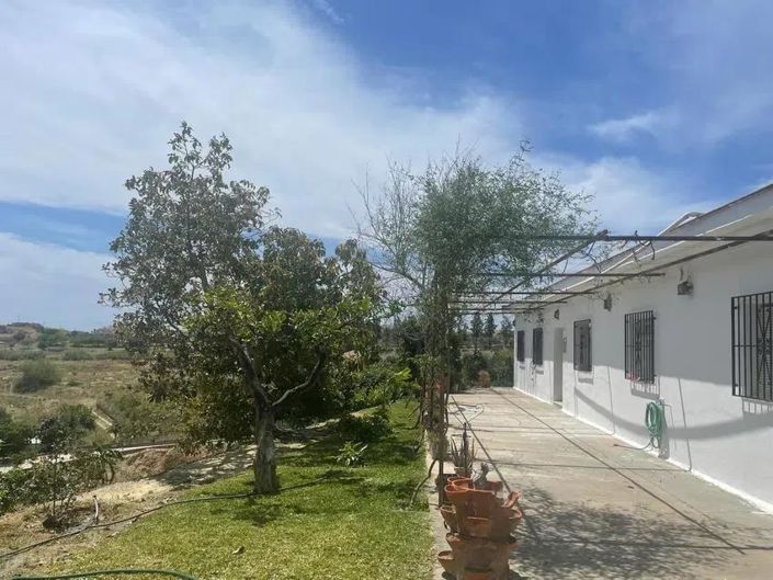 Image No.2-10 Bed Property for sale