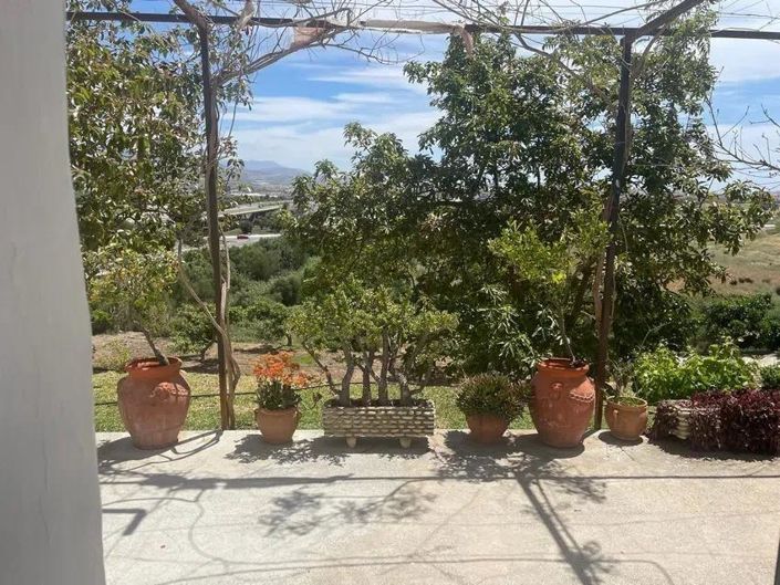 Image No.20-10 Bed Property for sale