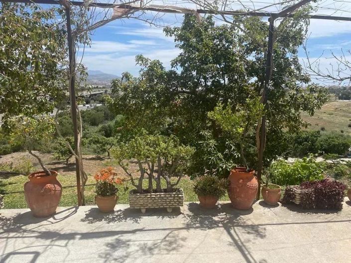 Image No.4-10 Bed Property for sale