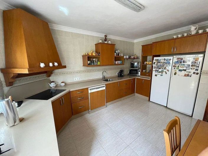 Image No.12-3 Bed Property for sale