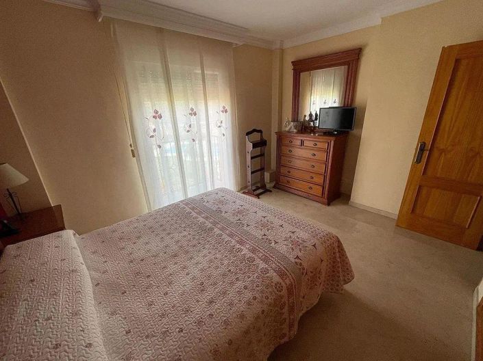 Image No.18-3 Bed Property for sale