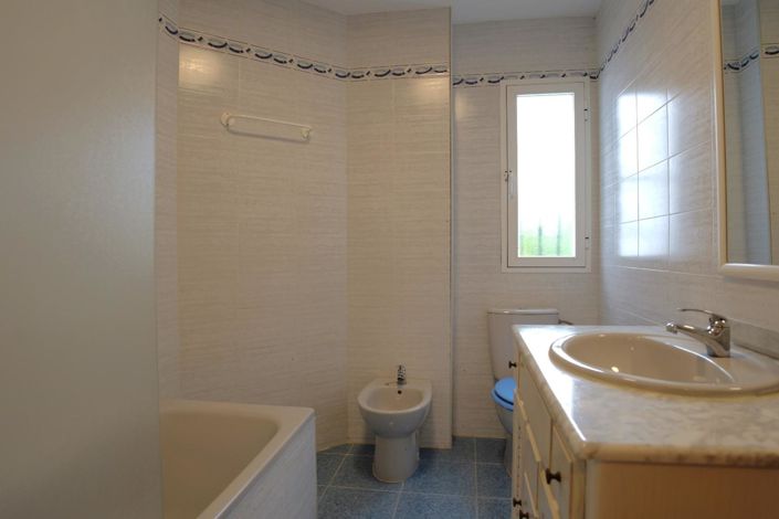 Image No.14-1 Bed Property for sale