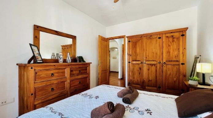 Image No.15-2 Bed Property for sale