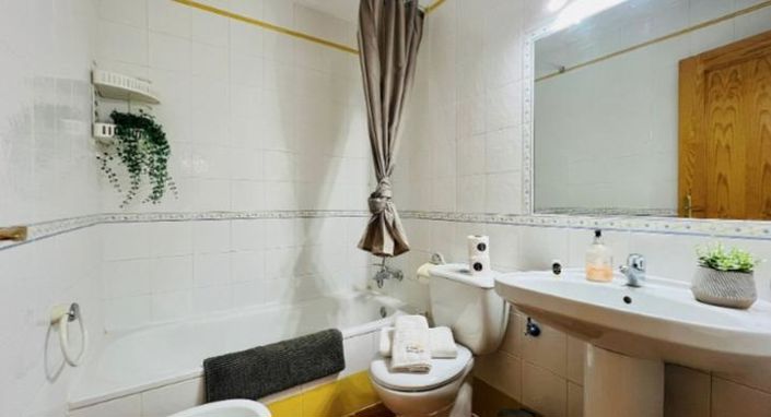 Image No.18-2 Bed Property for sale