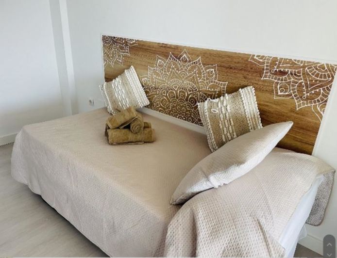 Image No.26-3 Bed Property for sale