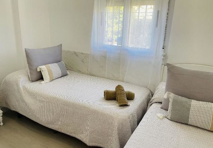 Image No.30-3 Bed Property for sale