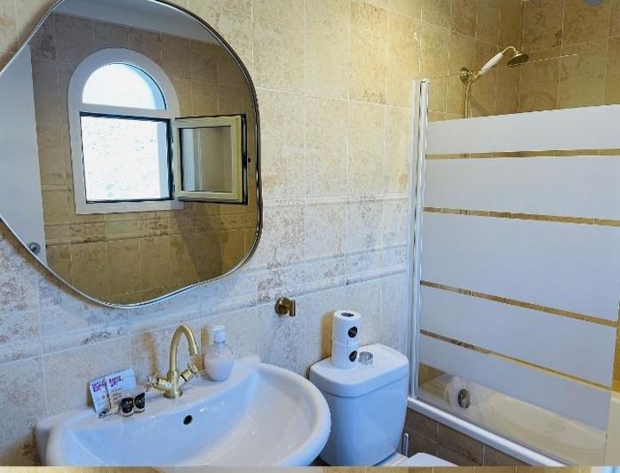 Image No.37-3 Bed Property for sale