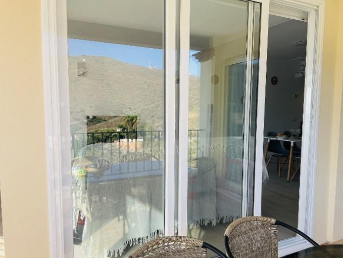 Image No.40-3 Bed Property for sale