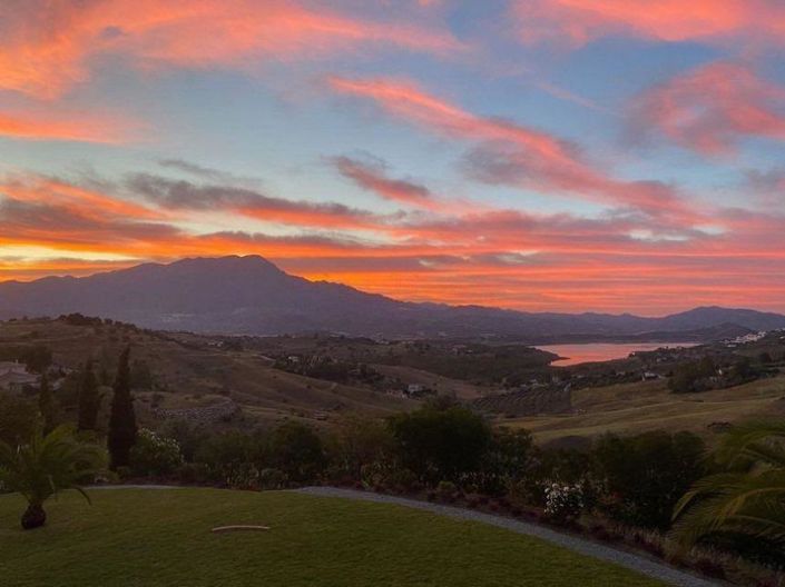 Image No.25-6 Bed Property for sale