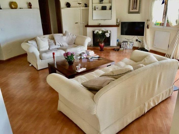 Image No.6-6 Bed Property for sale