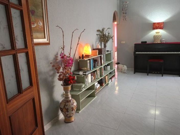 Image No.8-3 Bed Property for sale