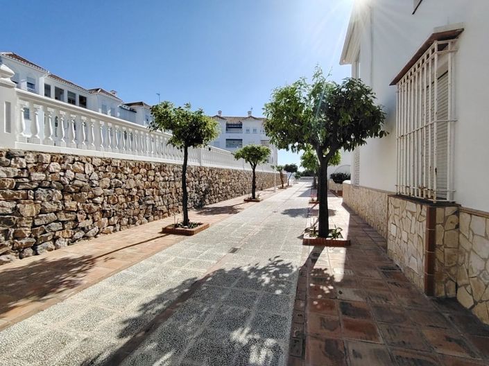 Image No.33-2 Bed Property for sale