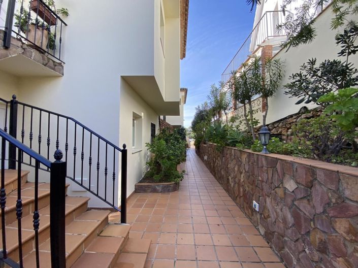 Image No.36-2 Bed Property for sale