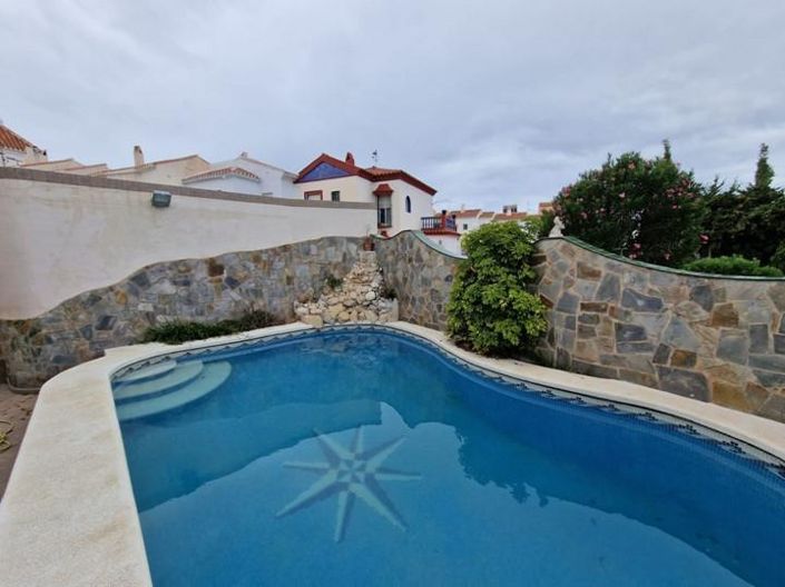 Image No.27-3 Bed Property for sale