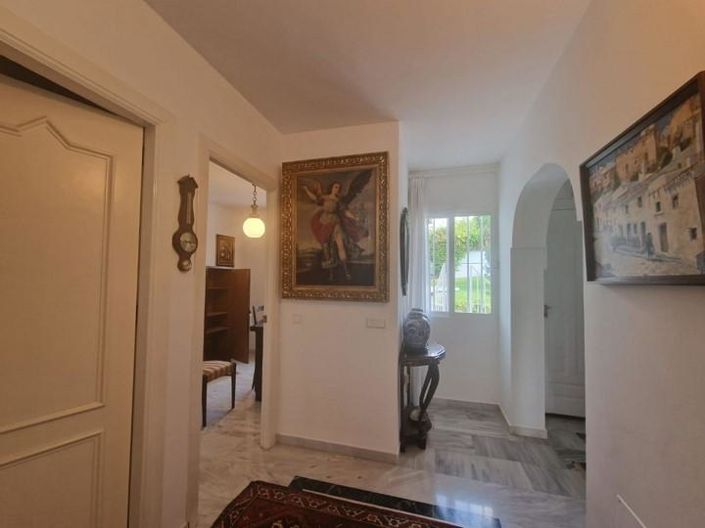 Image No.13-4 Bed Property for sale