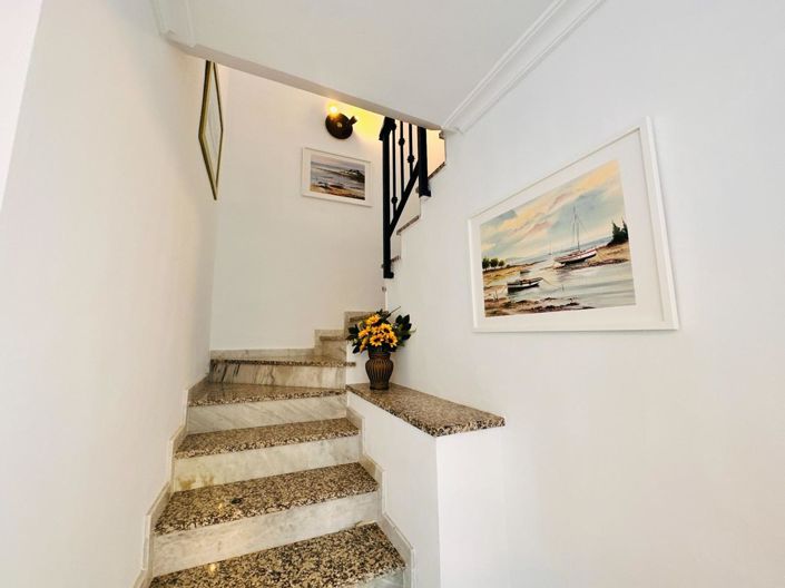 Image No.17-3 Bed Property for sale