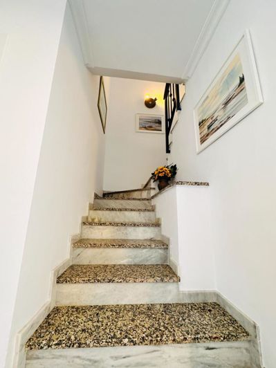 Image No.18-3 Bed Property for sale