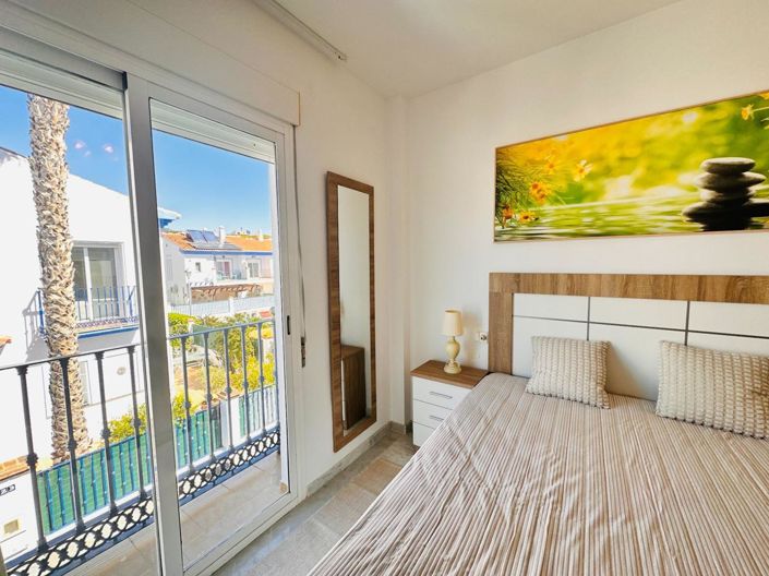 Image No.25-3 Bed Property for sale