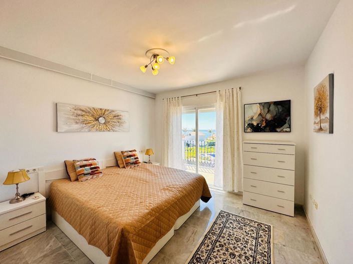 Image No.29-3 Bed Property for sale