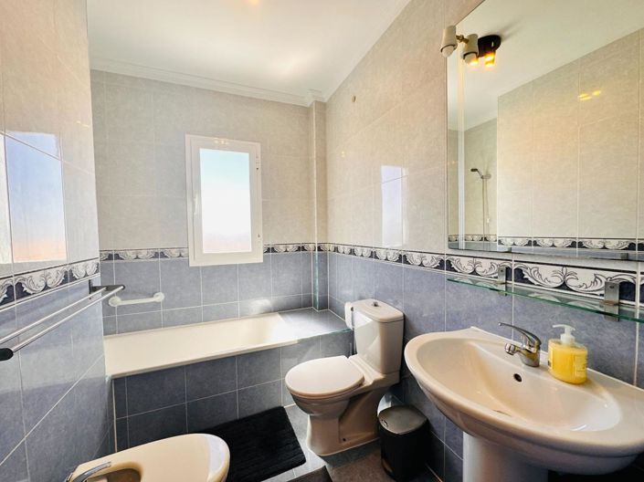 Image No.40-3 Bed Property for sale