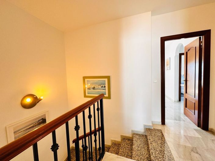 Image No.43-3 Bed Property for sale