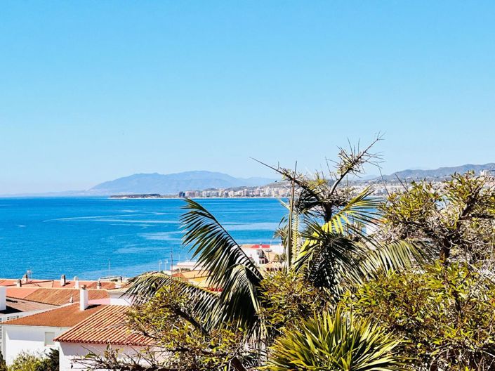 Image No.55-3 Bed Property for sale