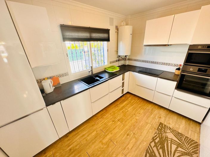 Image No.8-3 Bed Property for sale