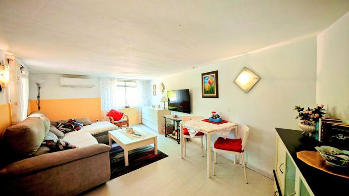 Image No.10-3 Bed Property for sale