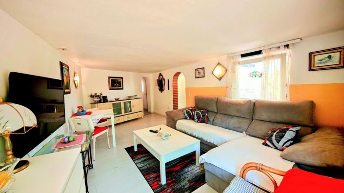 Image No.11-3 Bed Property for sale