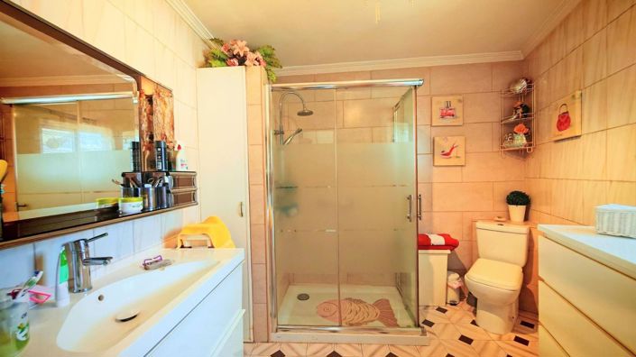 Image No.23-3 Bed Property for sale