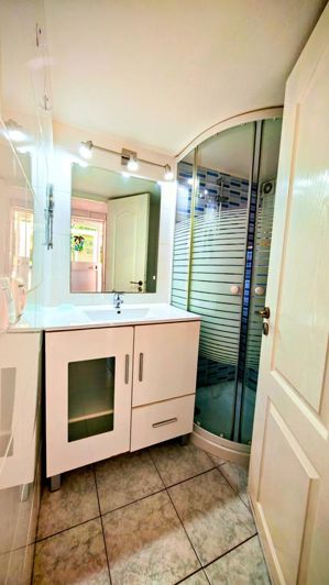 Image No.24-3 Bed Property for sale