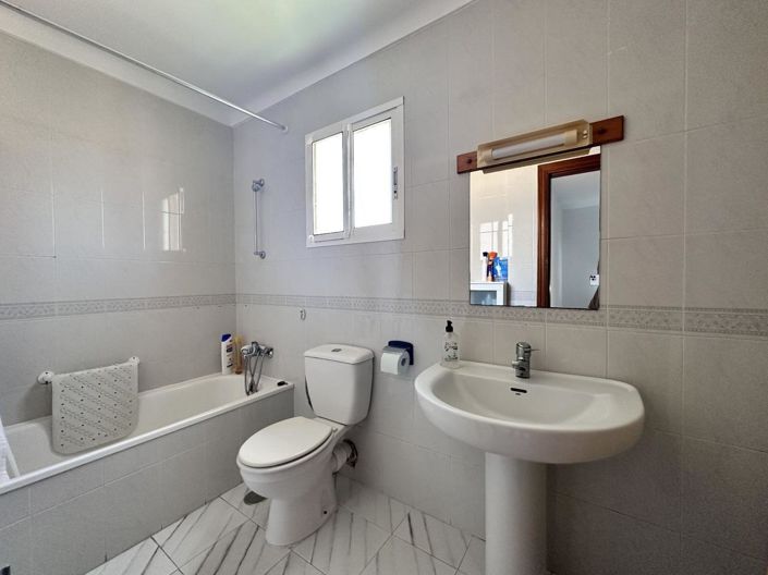 Image No.12-3 Bed Property for sale