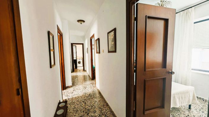 Image No.10-4 Bed Property for sale