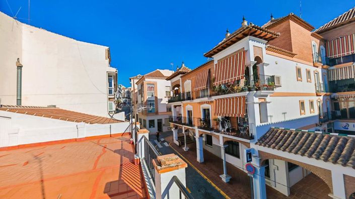 Image No.2-4 Bed Property for sale