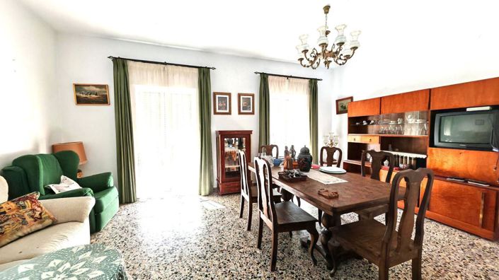 Image No.5-4 Bed Property for sale