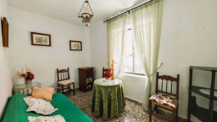 Image No.6-4 Bed Property for sale