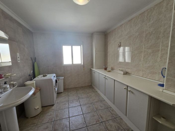 Image No.23-3 Bed Property for sale